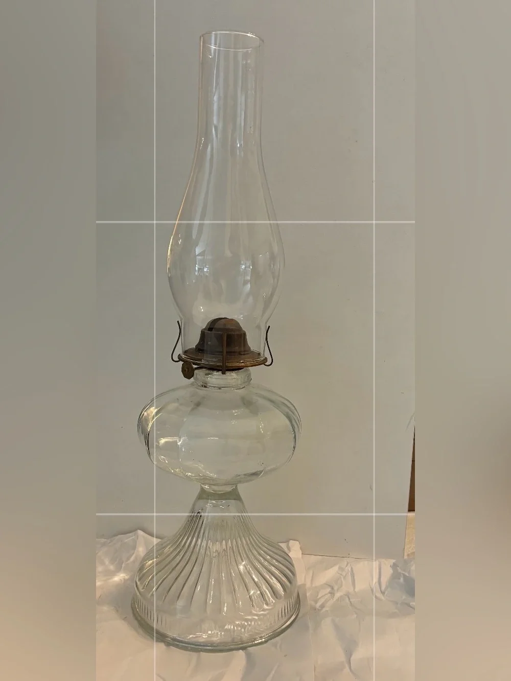 Antique Oil/Kerosene Tall Glass Farmhouse Ranch Country Collectible Lantern